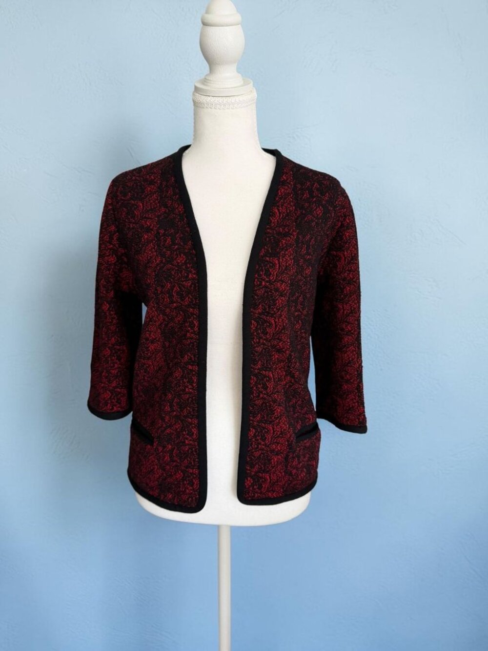 ESTAS OF MIDDLETOWN Vintage Knit Red Black Cardigan Sweater Size Small (2/4)